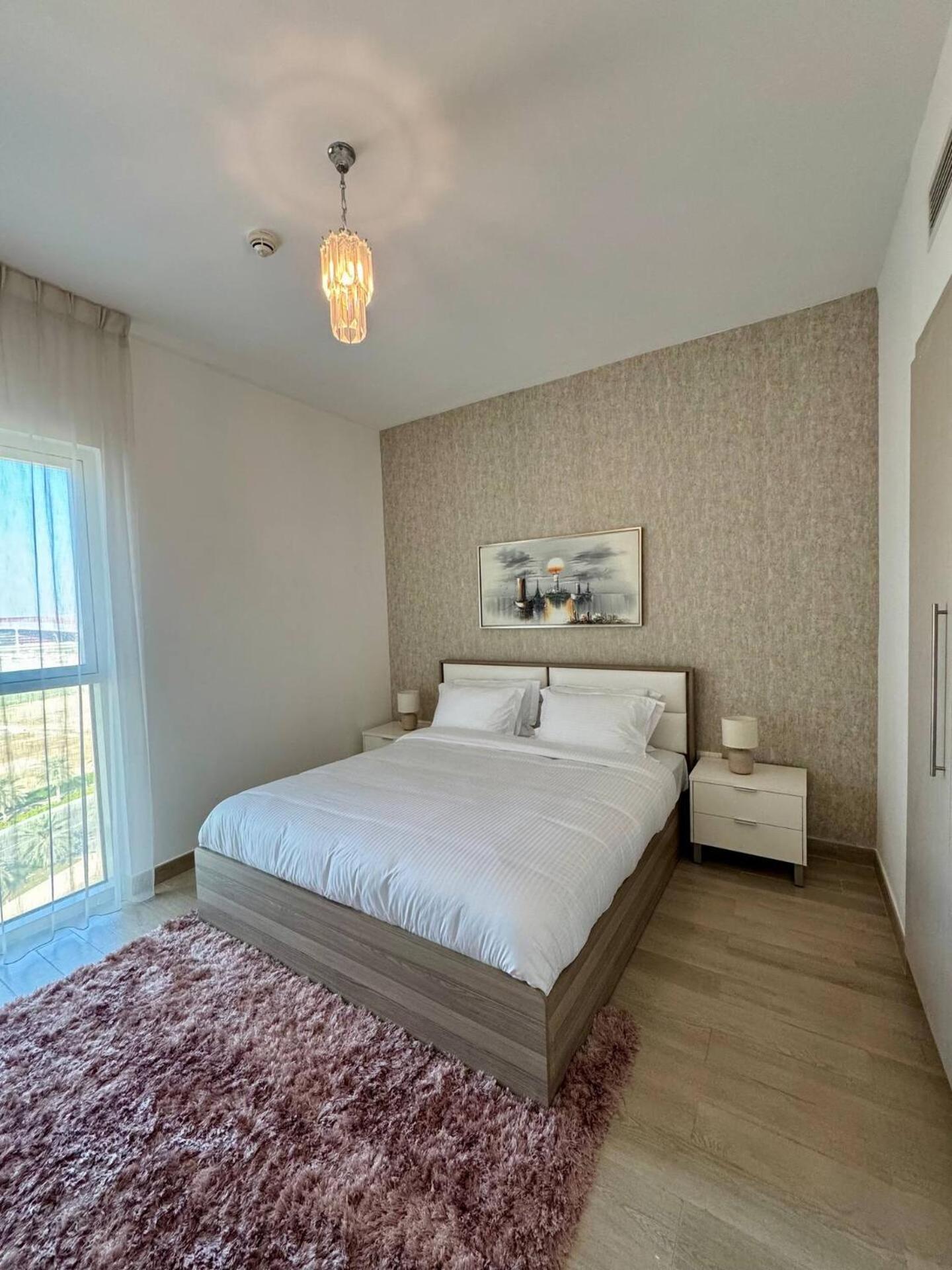 Canal & Marina View 1br High Floor Pool & Gym Apartment *