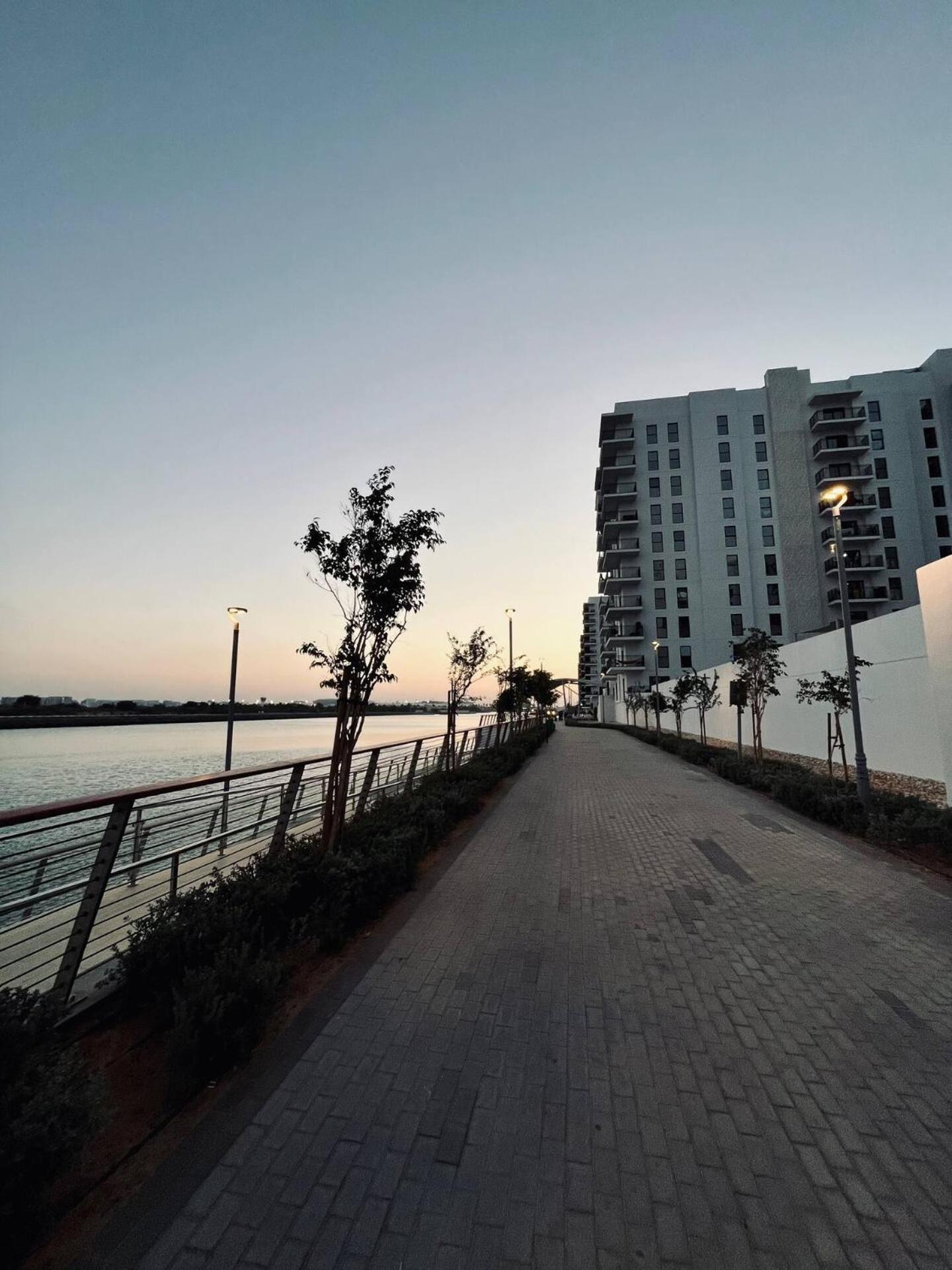 Canal & Marina View 1br High Floor Pool & Gym Apartment Abu Dhabi